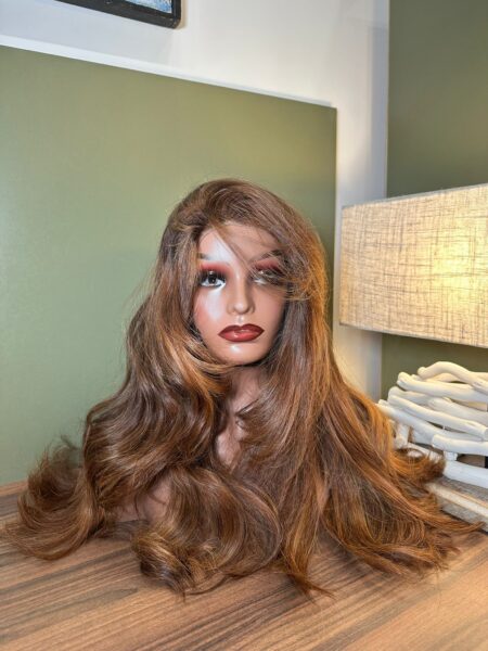 HONEY GLOW : L’ÉCLAT DU BALAYAGE BLOND MIEL